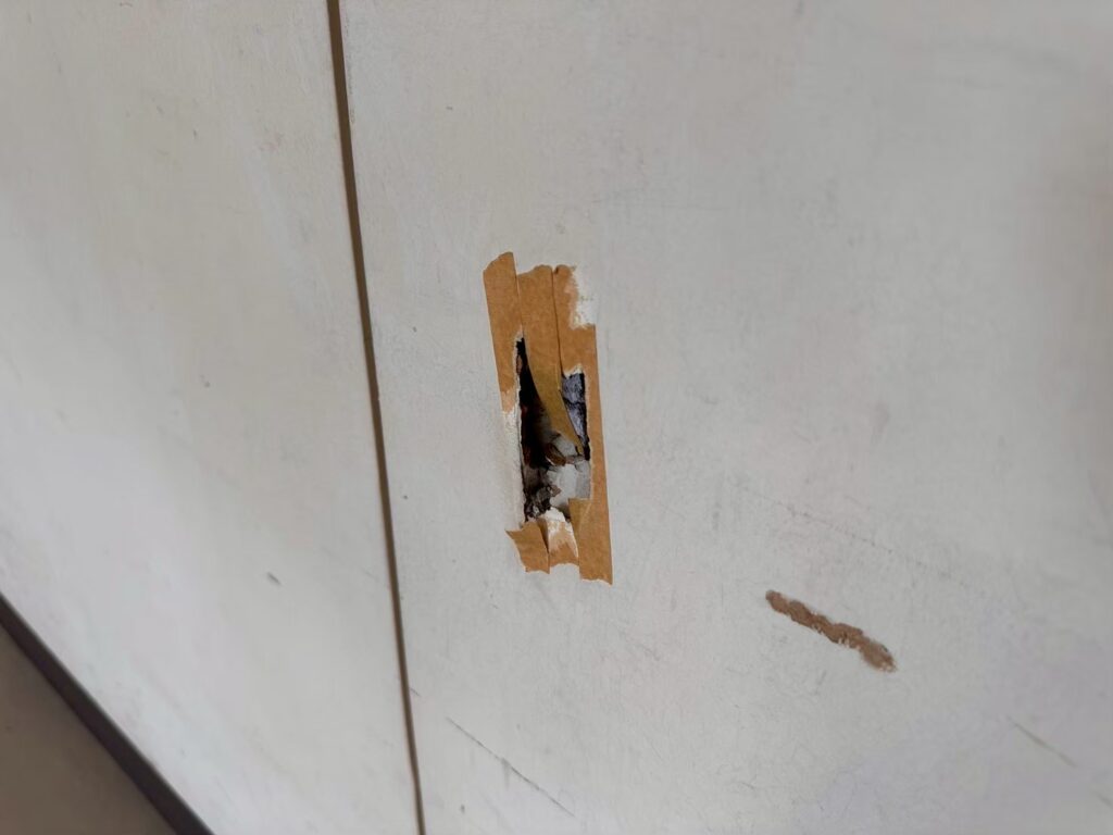 もうっまた穴が(T_T)