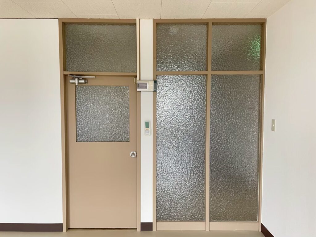 ドア、枠、全て綺麗です!