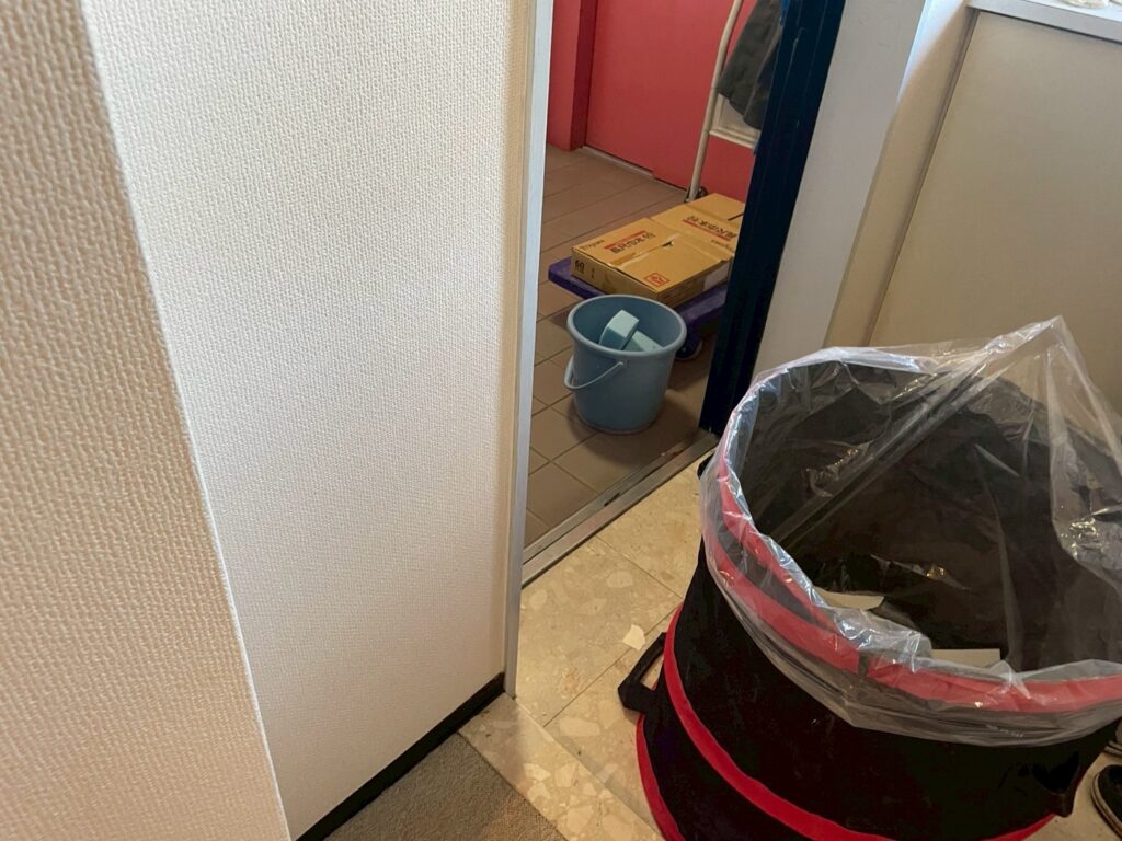 こちらの大きなゴミ入れを、持参します(''◇'')ゞ