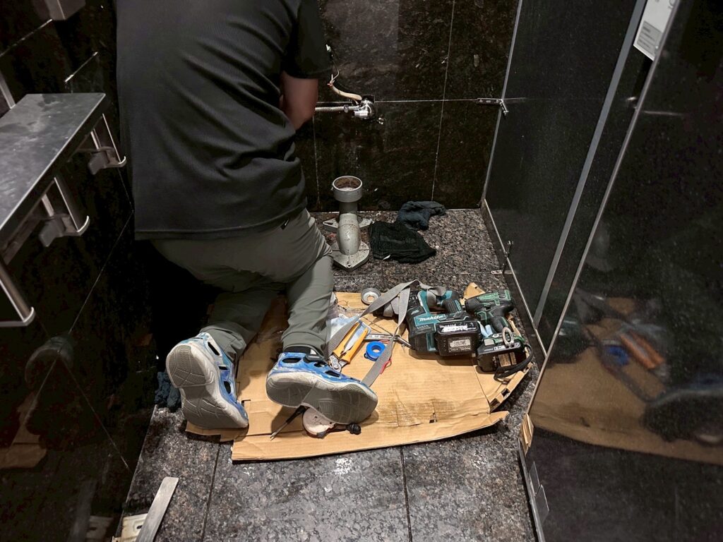 手慣れた職人がスムーズに作業します☆