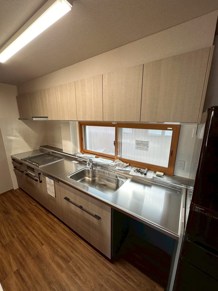 ステンレス天板でスタイリッシュに使いやすく(*^^*)