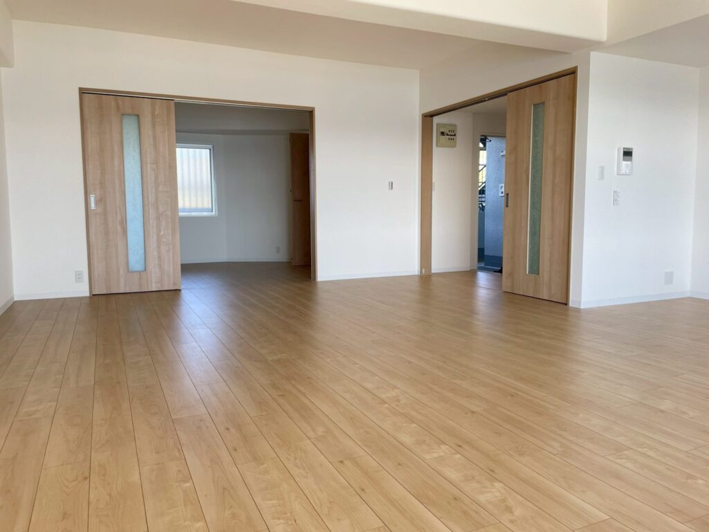 マンション床張り替えと間仕切り新設(*^^*)♪