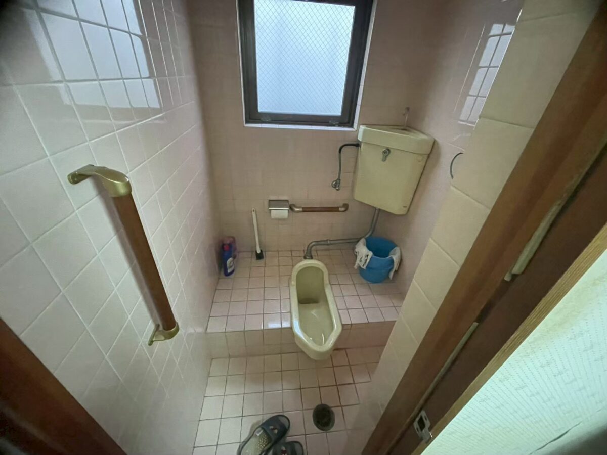 段差の解消とお手入れのしやすさを叶えたトイレリフォーム