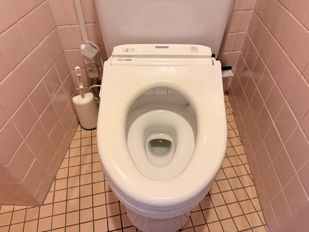 古くなり壊れたシャワートイレを新しく