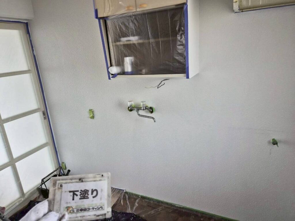 室内壁の下塗りが完了しました